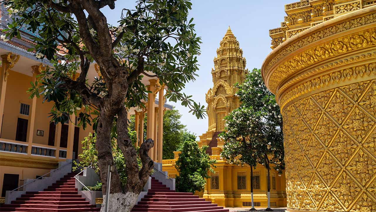 Wat Ounalom temple in Phnom Penh